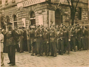 Papa and buddies on Vaclavske namesti, May 1945